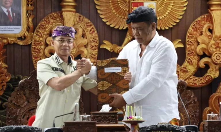 Pemerintah dan DPRD Klungkung Cabut Tiga Perda Lama