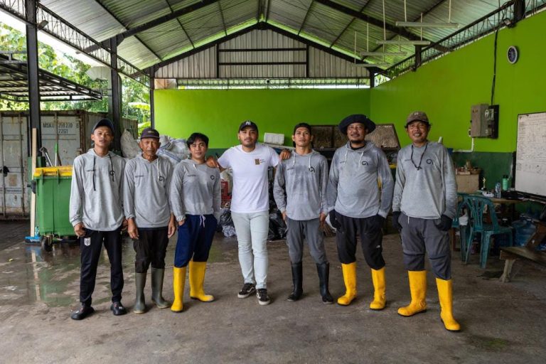 Nuanu Tunjukan Kontribusi Kelestarian Lingkungan, Serahkan Bantuan Mesin Press dan Pencacah Plastik untuk Masyarakat Desa