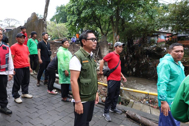 Wawali Arya Wibawa Ajak Warga Bergandeng Tangan Pulihkan Lingkungan Pasca Banjir