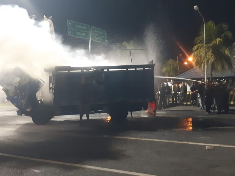 Truk Muat Rongsokan Terbakar di Pelabuhan Gilimanuk