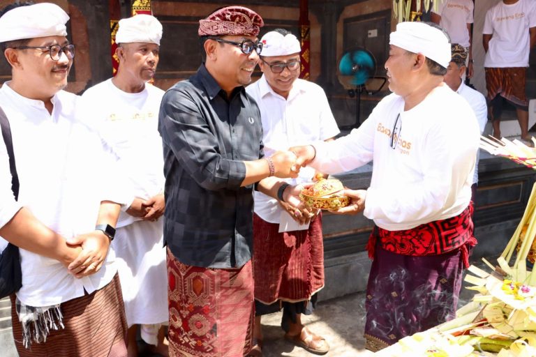 Wawali Arya Wibawa Hadiri Pemelaspasan dan Pujawali Pura Pemerajan Pasek Gel-Gel Serangan