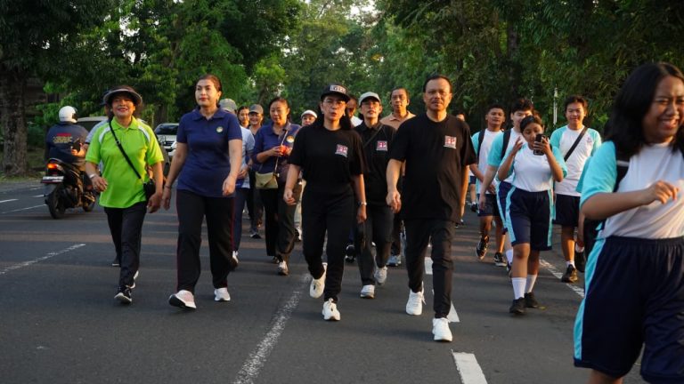 HUT ke-2 IFPI Bali, Sekda Lepas Jalan Sehat dan Buka Pasar Murah