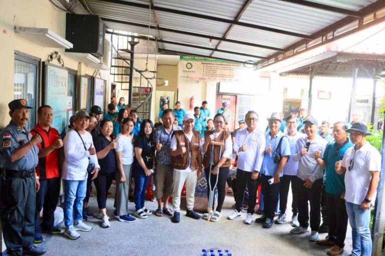 Terima Bantuan Yayasan Dharma Bakti Krisna Pascabanjir Walikota Jaya Negara: Kolaborasi Jadi Kekuatan untuk Bangkit Bersama