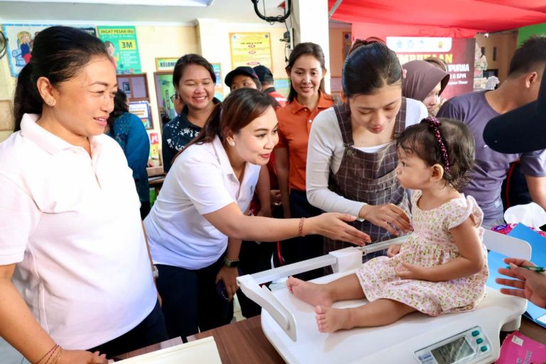 Ny. Sagung Antari Jaya Negara Buka Posyandu Paripurna Integrasi Layanan Primer