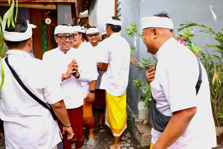Wawali Arya Wibawa Hadiri Puncak Karya Mamungkah Ngenteg Linggih, Padudusan Alit, Caru Rsi Gana, Nyatur Rebah Merajan Kanjeng Manis Sidakarya