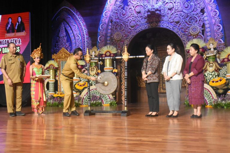 Walikota Jaya Negara Kukuhkan Tim Satgas Perlindungan Guru dan Tenaga Kependidikan Kota Denpasar