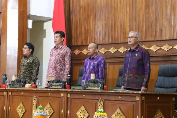 Rapat-paripurna-PU-Fraksi-yang-berlangsung-di-Gedung-Wiswa-Sabha-Kantor-Gubernur-Bali (1)