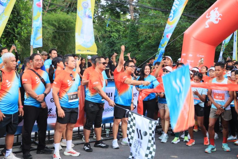 Wawali Arya Wibawa Lepas Ribuan Peserta “Sanurian Sunrise Run 5K”