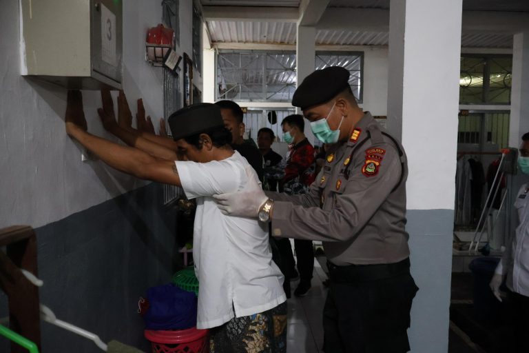 Sidak Rutan Tengah Malam, Tim Gabungan Temukan Silet dan Ikat Pinggang