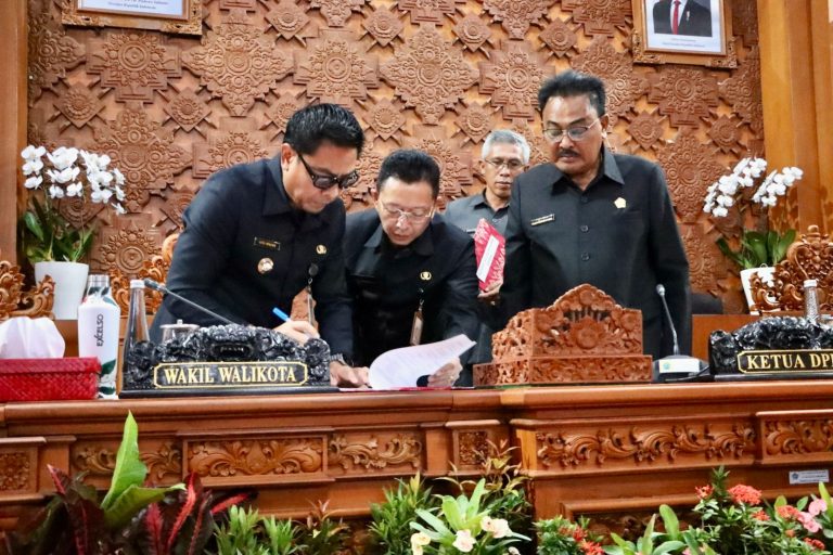 Seluruh Fraksi DPRD Kota Denpasar Setujui Penetapan Dua Ranperda,  Ranperda Penyertaan Modal Pada Bank BPD Bali dan Ranperda APBD Kota Denpasar Tahun Anggaran 2026