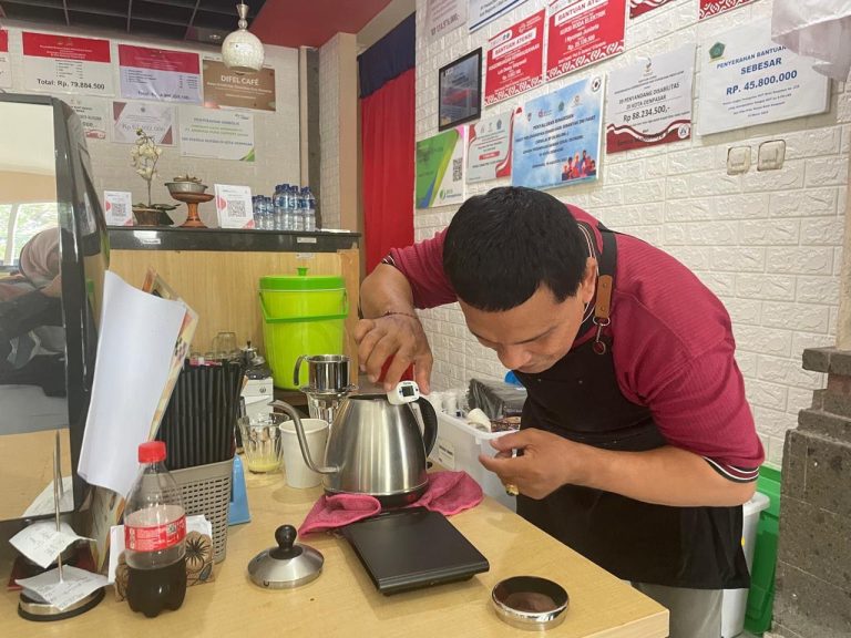 Pertamina Patra Niaga Jatimbalinus Bawa Semangat dan Harapan Lewat Difel Cafe