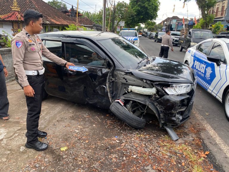 Tiga Kendaraan Terlibat Lakalantas di Jalur Denpasar-Gilimanuk