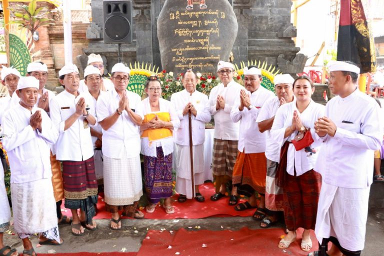 Walikota Jaya Negara Hadiri Karya Memungkah di Banjar Benbiu Desa Adat Peguyangan 