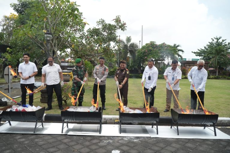 BB 79 Perkara Inkracth Dimusnahkan, Termasuk 1,2 Kg Sabu dan 993 Gram Kokain di Badung