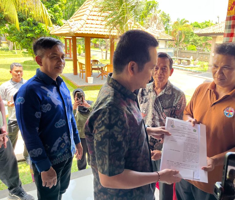 Realisasikan Komitmen, Kembang-Ipat Teken dan Serahkan Hibah Aset Tanah perkuat layanan masyarakat
