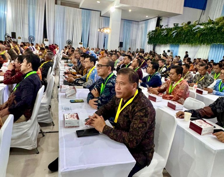 Sekda Alit Wiradana Ikuti Retret Sekda Se-Indonesia