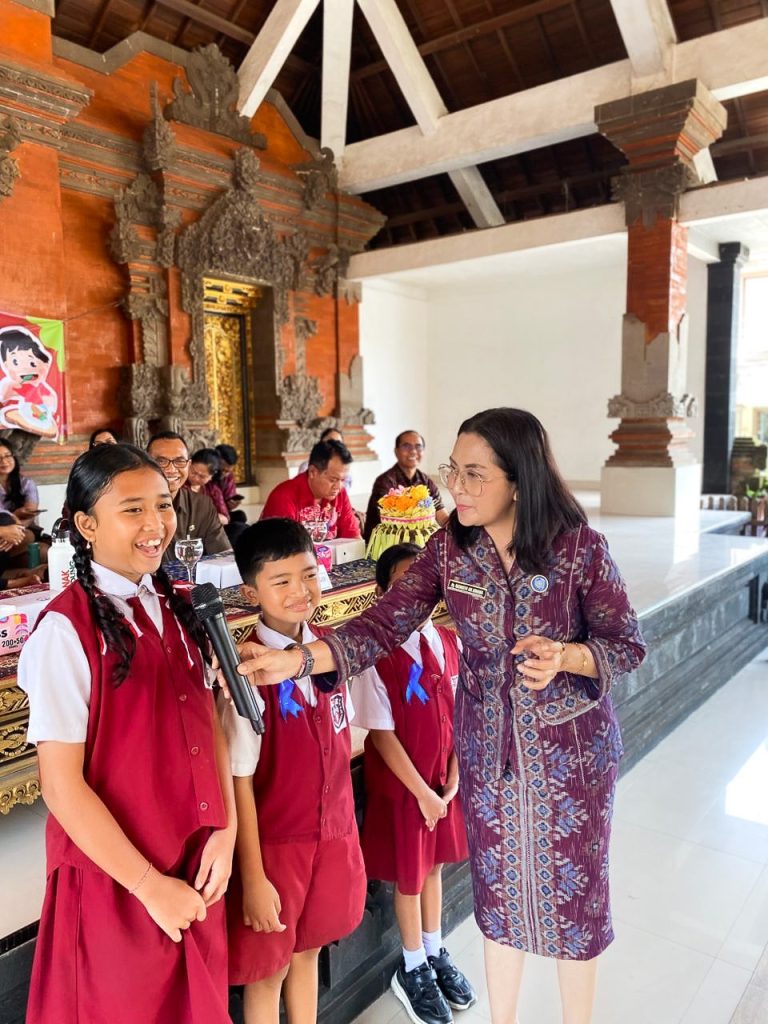 Ketua TP PKK Badung Gelar Aksi GENIUS Bagi Siswa SD di Desa Sangeh