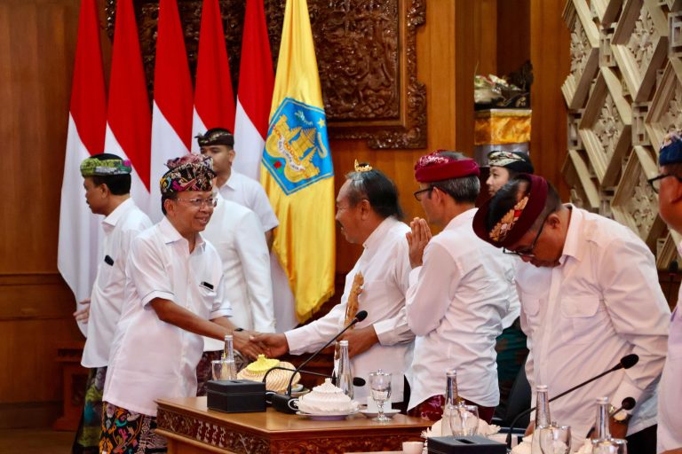 Lantik Kadis Perhubungan Pemprov Bali, Gubernur Koster: Tegas dan Berani Atasi Masalah Transportasi Bali