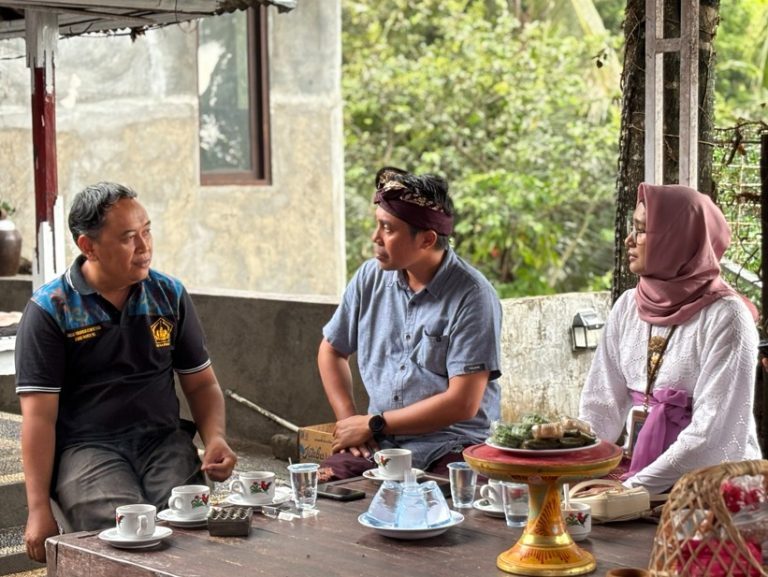 PLN Dukung PKK Desa Panji Jadi Eco Village Melalui Program TJSL