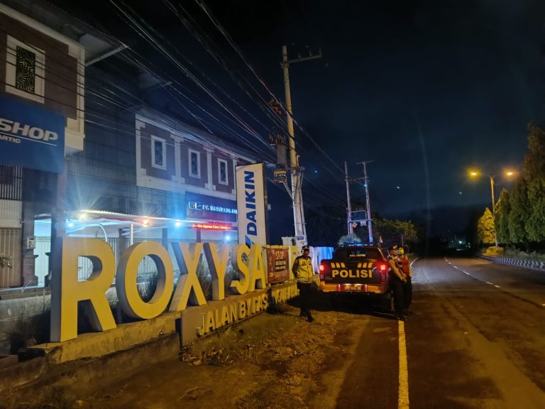 Cegah Balap Liar dan Trek – Trekan, Polisi Patroli Dini Hari