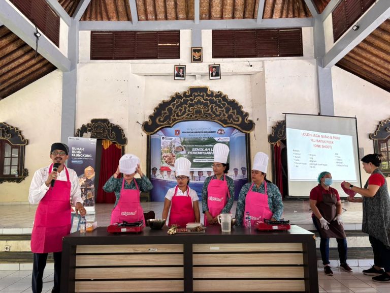 Pertamina Patra Niaga IT Manggis Dukung Kemandirian Perempuan Pesisir Lewat Program Kencana