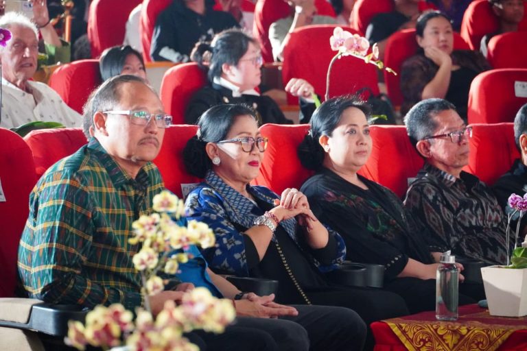 Hari ke-5 Dekranasda Bali Fashion Week Session 1 Tampilkan 110 Desain Koleksi dari 11 Desainer Kenamaan Bali