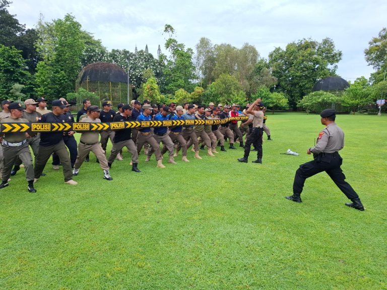 Tingkatkan Kecakapan Personel, Satpol PP Gelar Latihan Pengendalian Massa