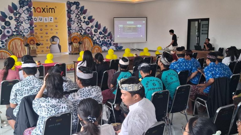 Puluhan Pelajar SMA/SMK Adu Cerdas Berbahasa Inggris di Denpasar