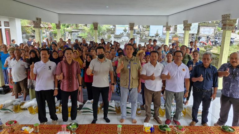 Pemkab Jembrana Salurkan Bantuan Pangan Menjelang Galungan dan Kuningan