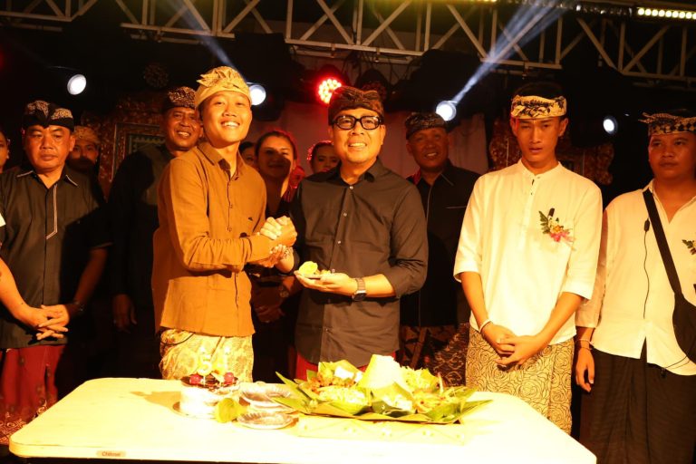 Wawali Arya Wibawa Hadiri HUT ke-54 ST Yowana Mekar Banjar Dualang Peguyangan Kaja