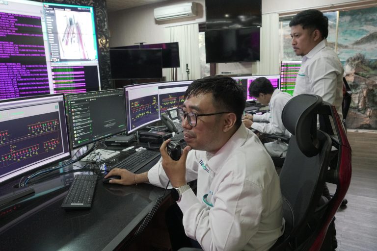 Inilah Kiprah Arya, Petugas Dispatcher PLN dalam Menjaga Terang Selama Perayaan Hari Raya Galungan