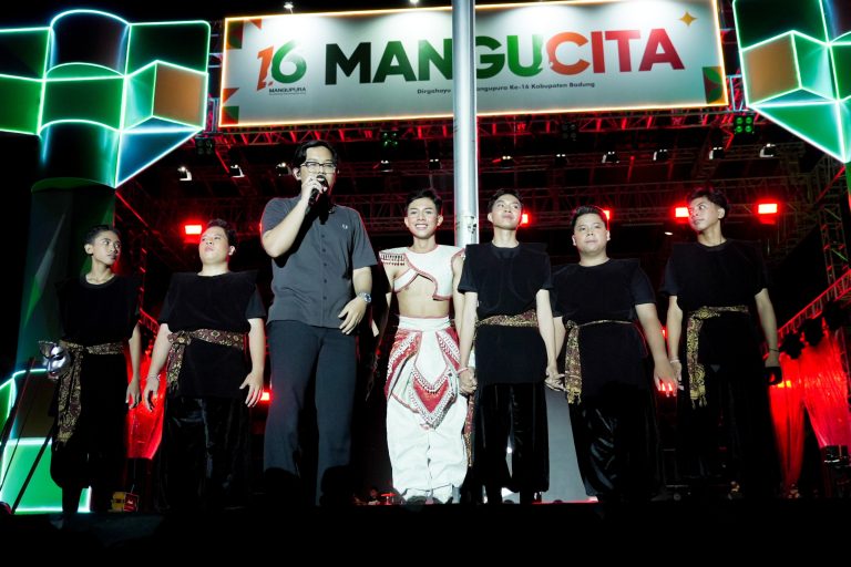 Hari Pertama HUT Mangupura ke-16, Suguhkan Janger Lansia, Tenant UMKM Hingga Festival Budaya