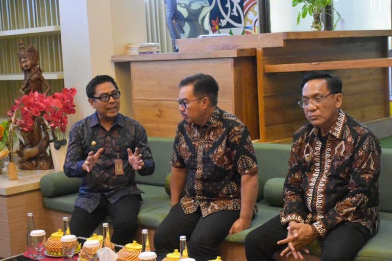 LPD Kota Denpasar Jadi Rujukan Pemkot Yogyakarta Kelola BUKP,  Wawali Arya Wibawa Paparkan Peran LPD Untuk Kemandirian Desa Adat