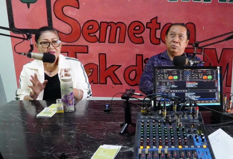 Sosialisasi di Radio Semeton Takdir, Ny. Putri Koster Tekankan Kesadaran Kolektif Kembalikan Alam Bali yang Bersih
