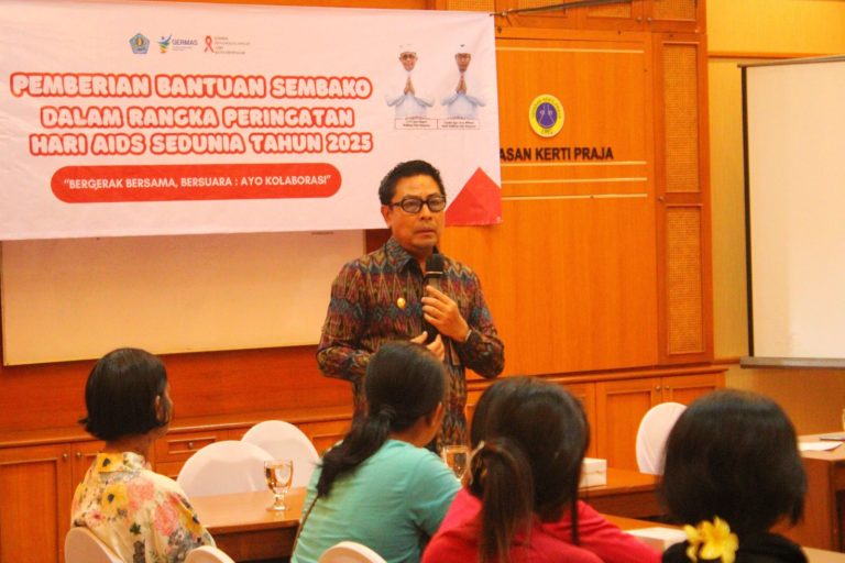 Serangkaian Hari AIDS Sedunia, Wawali Arya Wibawa Serahkan Paket Bantuan Sembako Kepada ODHA
