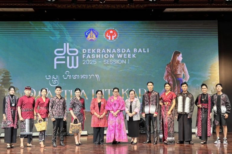 Dekranasda Tabanan Tampilkan Karya “Triwastra” dalam Bali Fashion Week 2025 Season 1