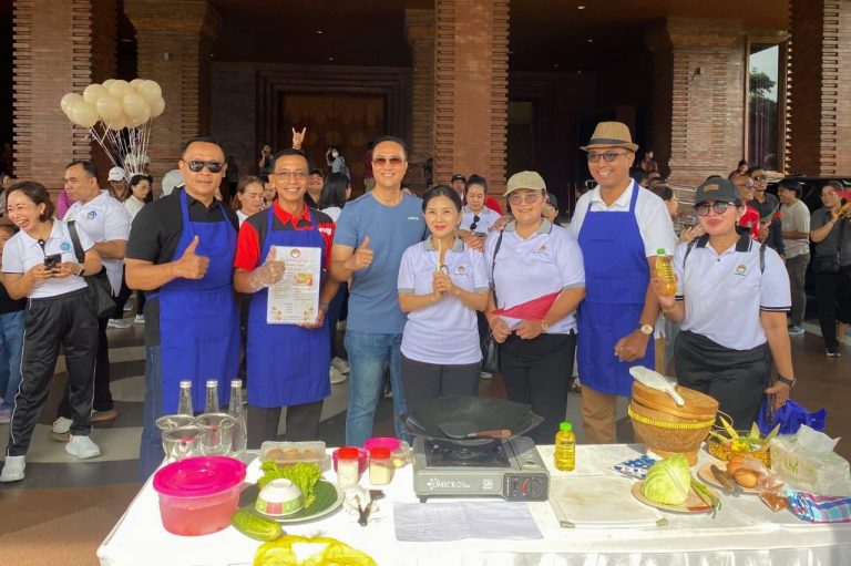 Meriahkan HUT ke-16 Kota Mangupura, OPD Unjuk Ketangkasan Masak Nasi Goreng