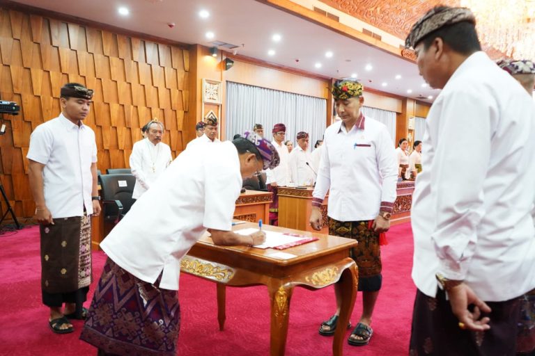 Lantik Wesnawa Punia jadi Kadisdikpora, Gubernur Koster: Segera Tuntaskan Konsep SDM Bali Unggul dan jalankan Mulai 2026