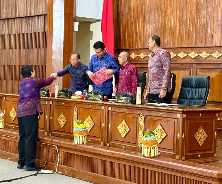 Gubernur Bali Sampaikan Dua Raperda dan Tanggapan terhadap Raperda Penghormatan, Perlindungan, dan Pemenuhan Hak Disabilitas