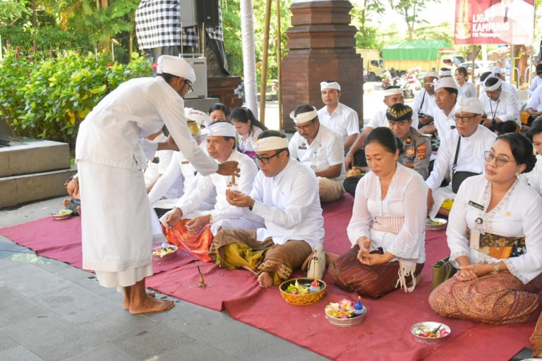 Walikota Jaya Negara Hadiri Karya Ngenteg Linggih Wraspati Kalpa di Parahyangan DNA Kota Denpasar