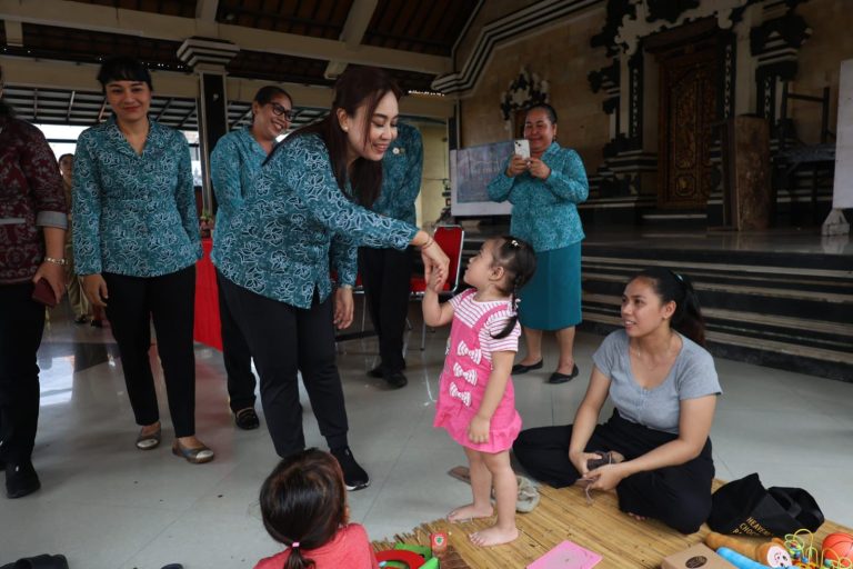 Posyandu Paripurna Tahap Kedua di Denpasar Selatan Resmi Ditutup  Ny. Ayu Kristi Arya Wibawa Dorong Sinergitas dalam Melayani Masyarakat
