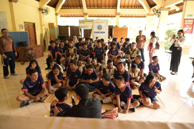 Akses Informasi Pemilu Bagi Difabel Masih Terbatas, Sosialisasi Di SLBN 2 Singaraja Dorong Komitmen Edukasi Inklusif