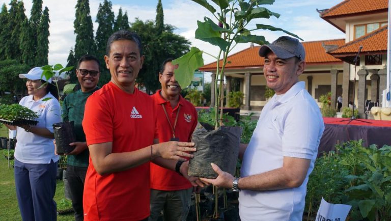 Wabup Buleleng Dorong ASN Tanam Sayuran, Upaya Tekan Inflasi Jelang Musim Penghujan