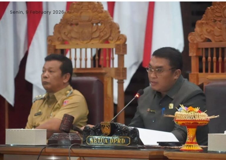 DPRD Karangasem Ketok Palu Ranperda Perangkat Desa