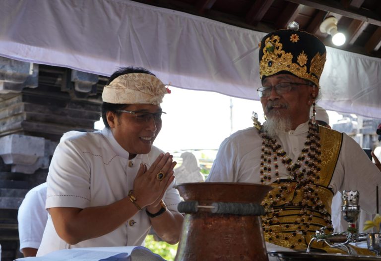 Wagub Bali Nyoman Giri Prasta Ngayah dalam Rangkaian Karya di Pura Puseh Desa Adat Kuta