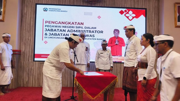 Lantik Pejabat Eselon III dan IV, Bupati Bangli Tekankan Inovasi di Tengah Keterbatasan Anggaran