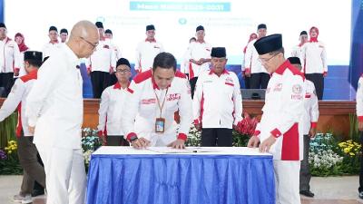 Gema Sholawat Ribuan Anggota BPD Jawa Timur Sambut Prof Reda, Perkuat Sinergi Jaga Desa untuk Indonesia Berdaulat