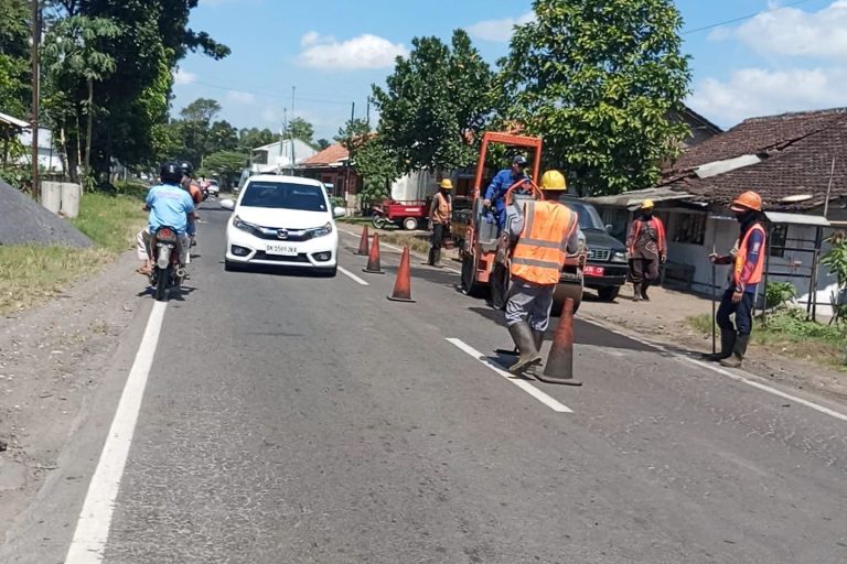 Pemprov Jatim Lakukan Pemeliharaan Jalan di Ruas Rambipuji–Balung Jember
