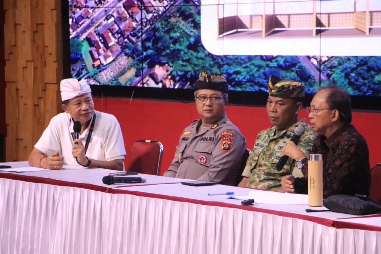 Besakih Tanpa Sampah Plastik, Koster Tegaskan Disiplin Total demi Kesucian Karya IBTK 2026