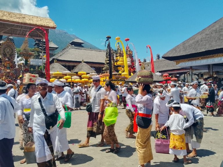 Hari ke-11 IBTK 2026, Pamedek di Pura Agung Besakih Capai hingga 28 Ribu Orang per Hari